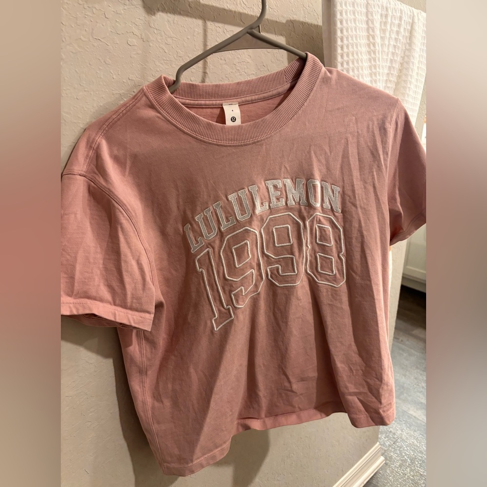 Lululemon T shirt size 4